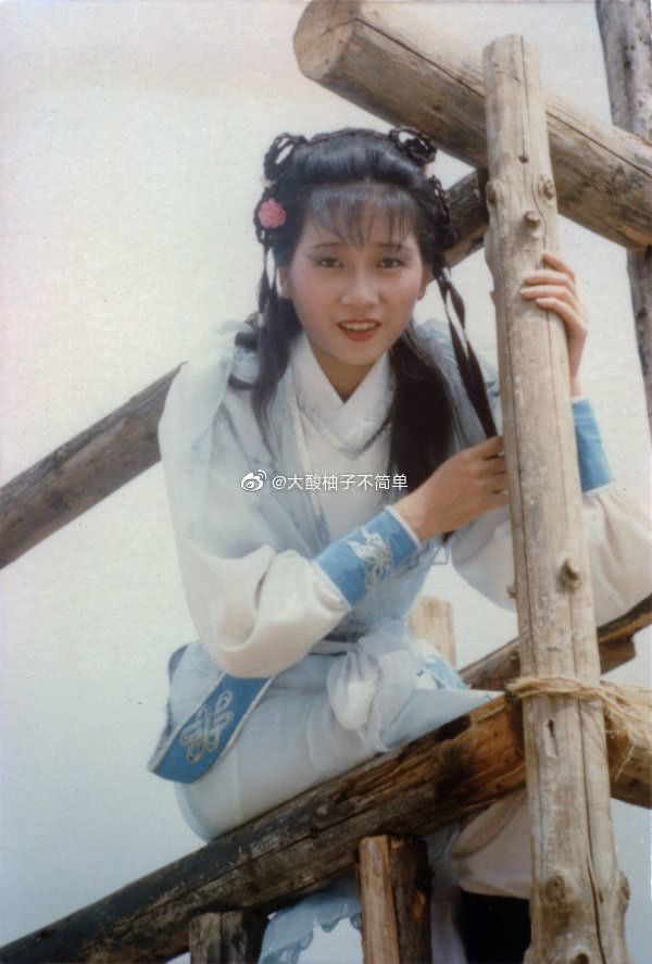 黄曼凝个人资料写真作品