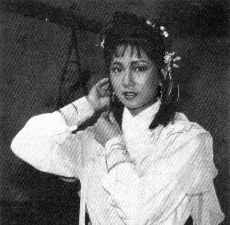 黄曼凝个人资料写真作品