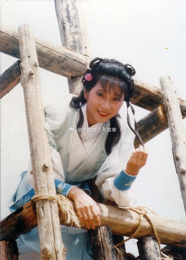 黄曼凝个人资料写真作品