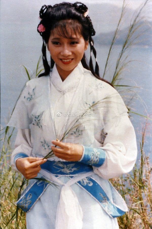 黄曼凝个人资料写真作品