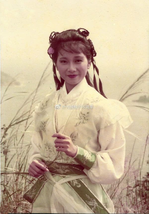 黄曼凝个人资料写真作品