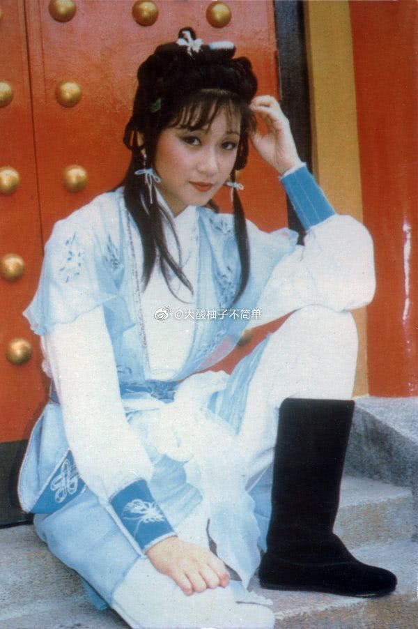 黄曼凝个人资料写真作品