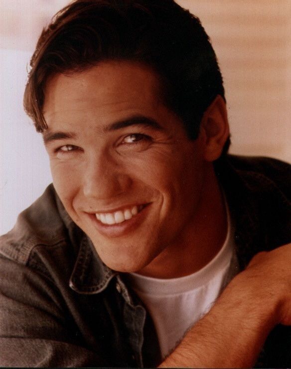 迪恩·凯恩个人资料写真作品