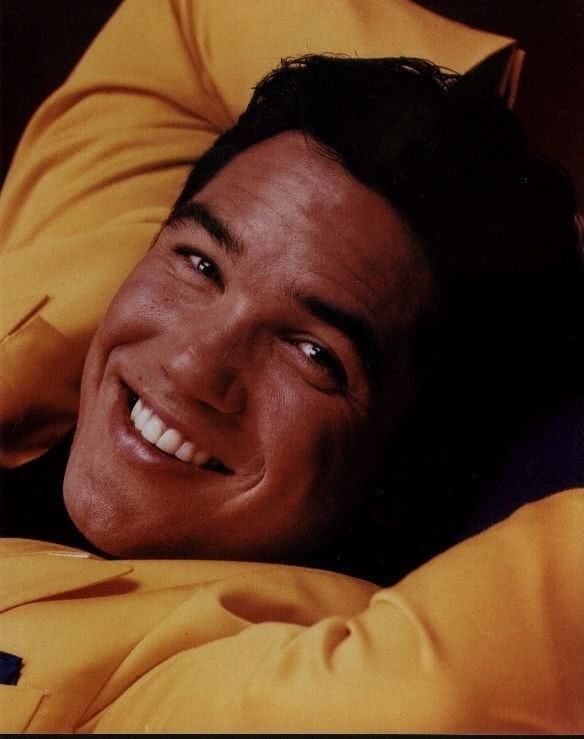 迪恩·凯恩个人资料写真作品