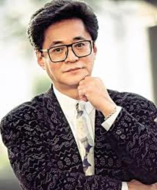 王伟个人资料写真作品