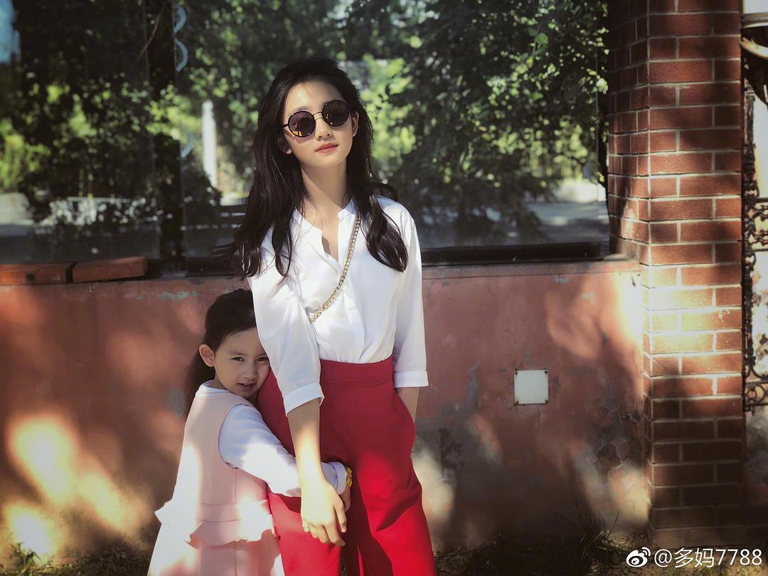 黄忆慈个人资料写真作品