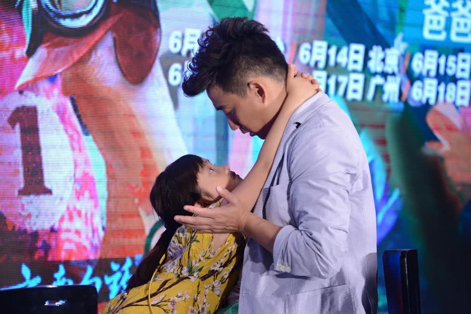 黄忆慈个人资料写真作品