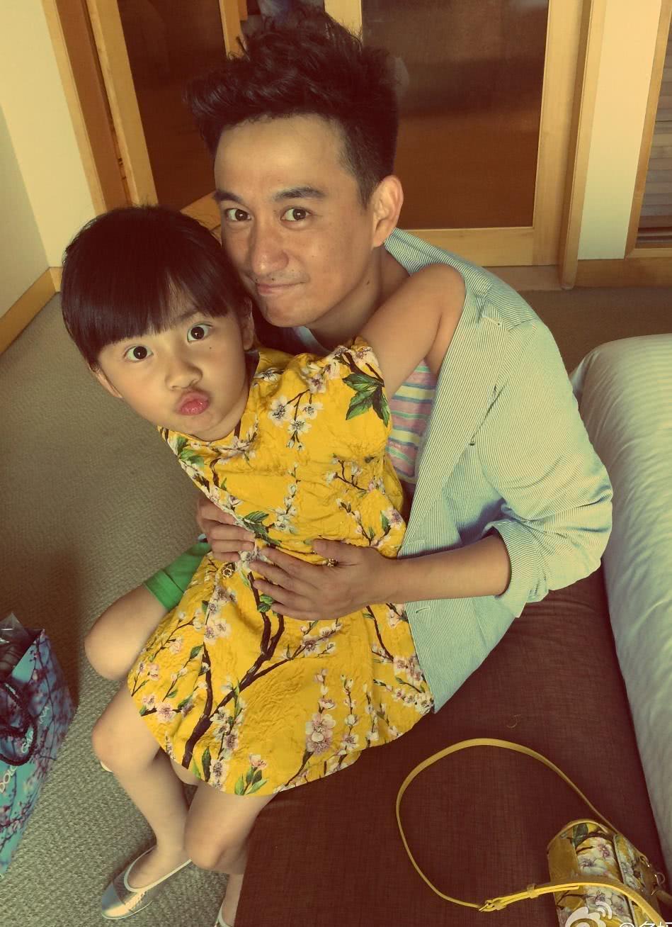 黄忆慈个人资料写真作品