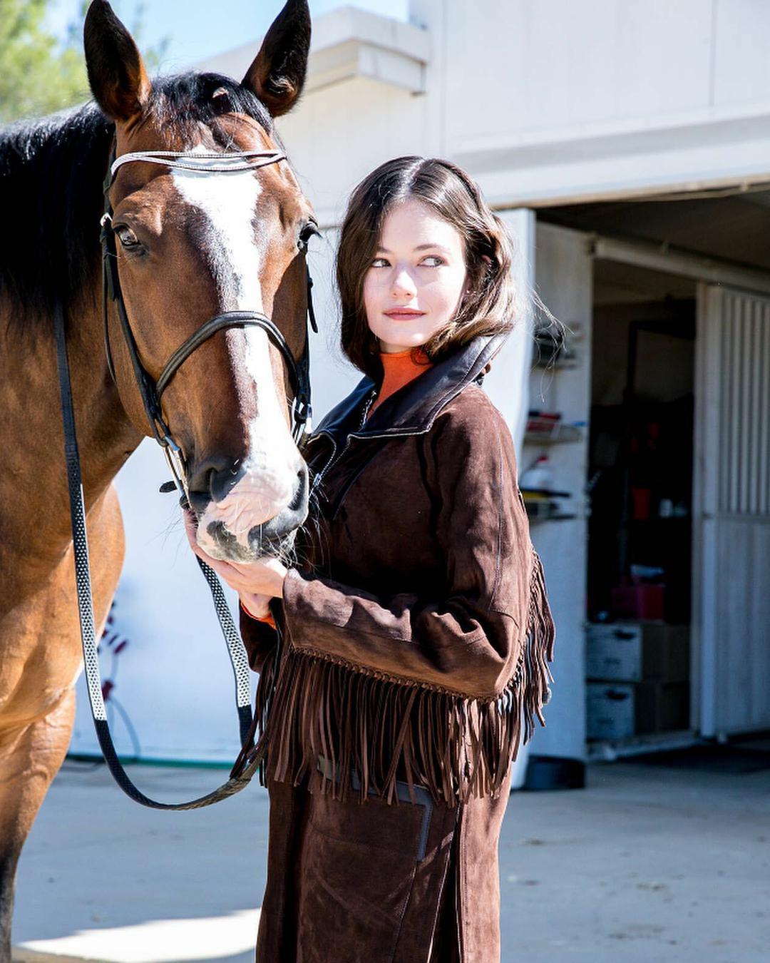 麦肯基·弗依个人资料写真作品