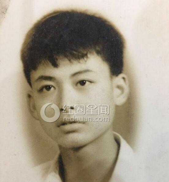 李易峰父亲照片曝光 李易峰的妈妈漂亮吗
