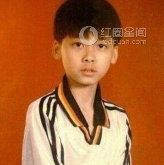 李易峰父亲照片曝光 李易峰的妈妈漂亮吗