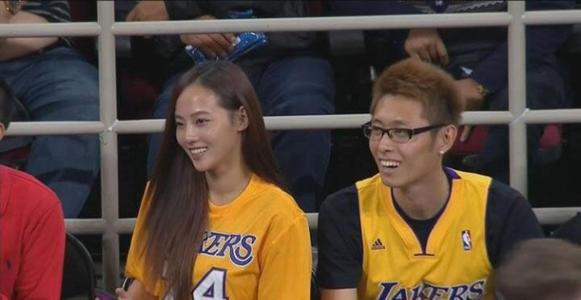 张嘉倪老公家世