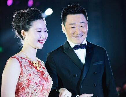 王景春和刘桦对比照,王景春老婆李晶资料照片本文共(942字) 王景春和刘桦对比照,王景春老婆李晶资料照片本文共(942字)