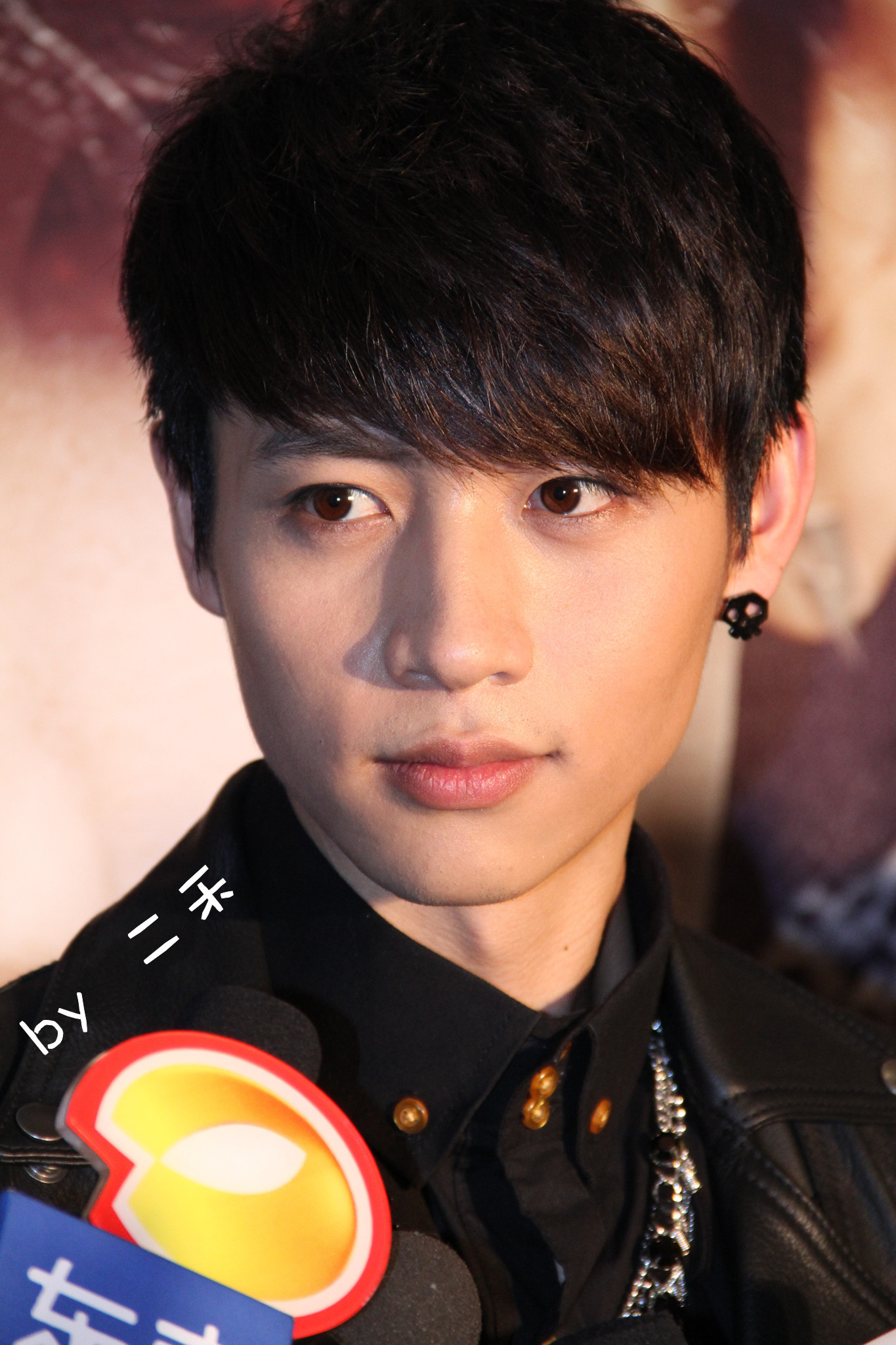 魏晨的背景强大真的吗 被爆恋情后粉丝不少反增