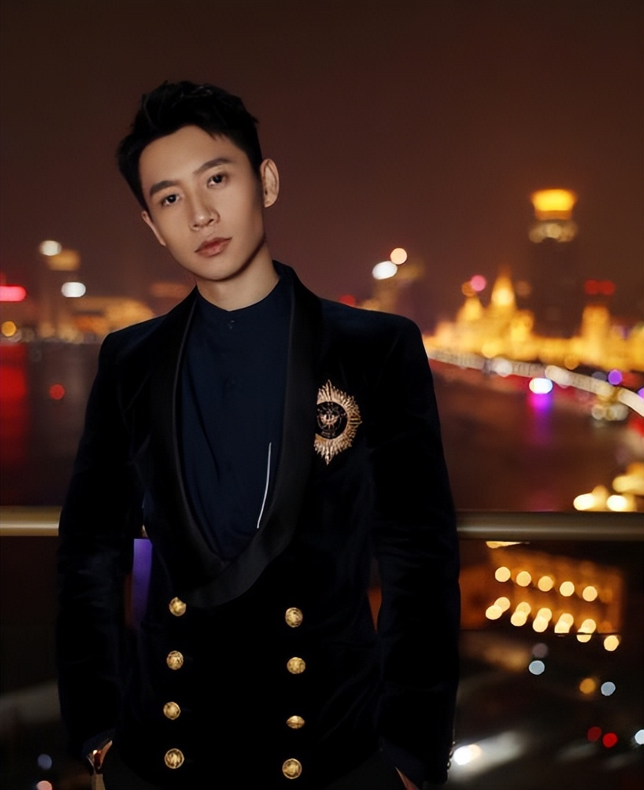 魏晨的背景强大真的吗 被爆恋情后粉丝不少反增