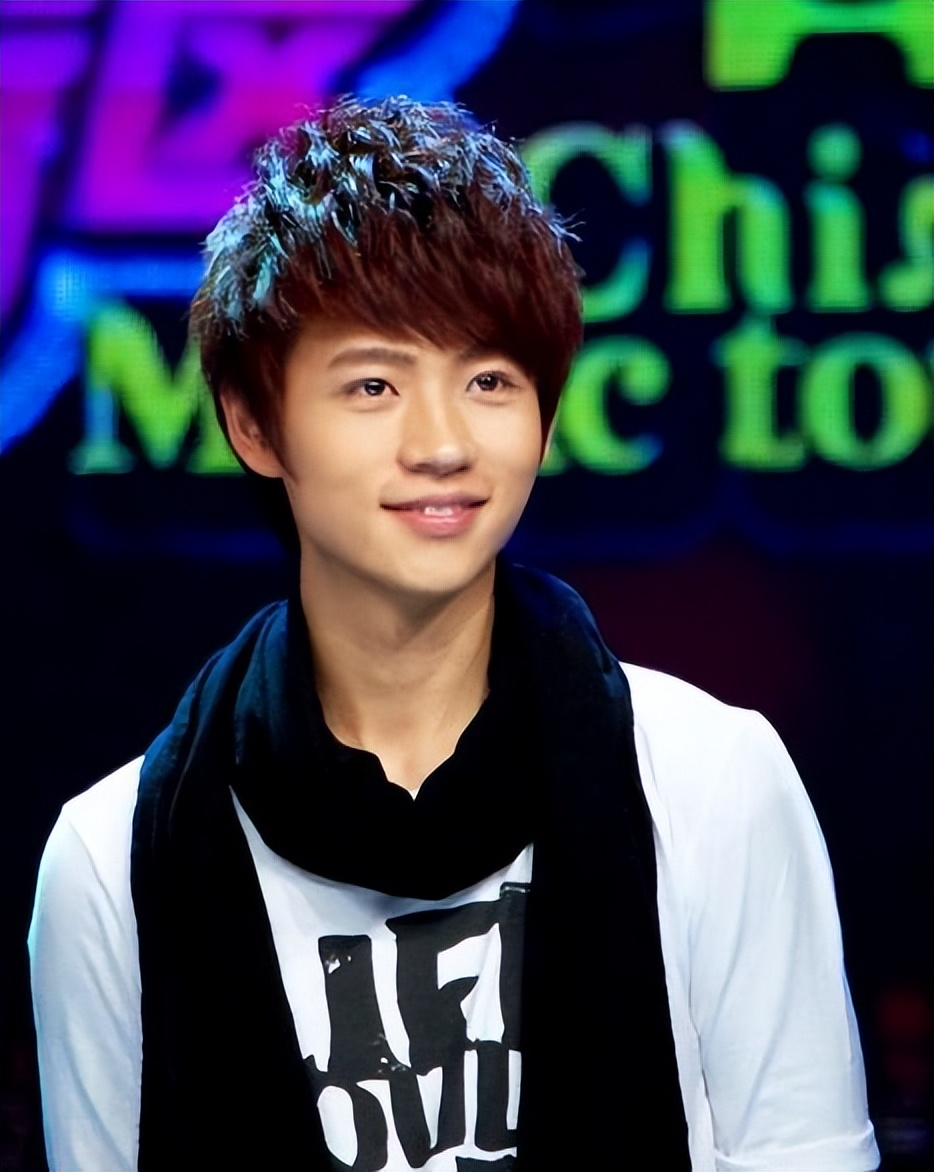 魏晨的背景强大真的吗 被爆恋情后粉丝不少反增