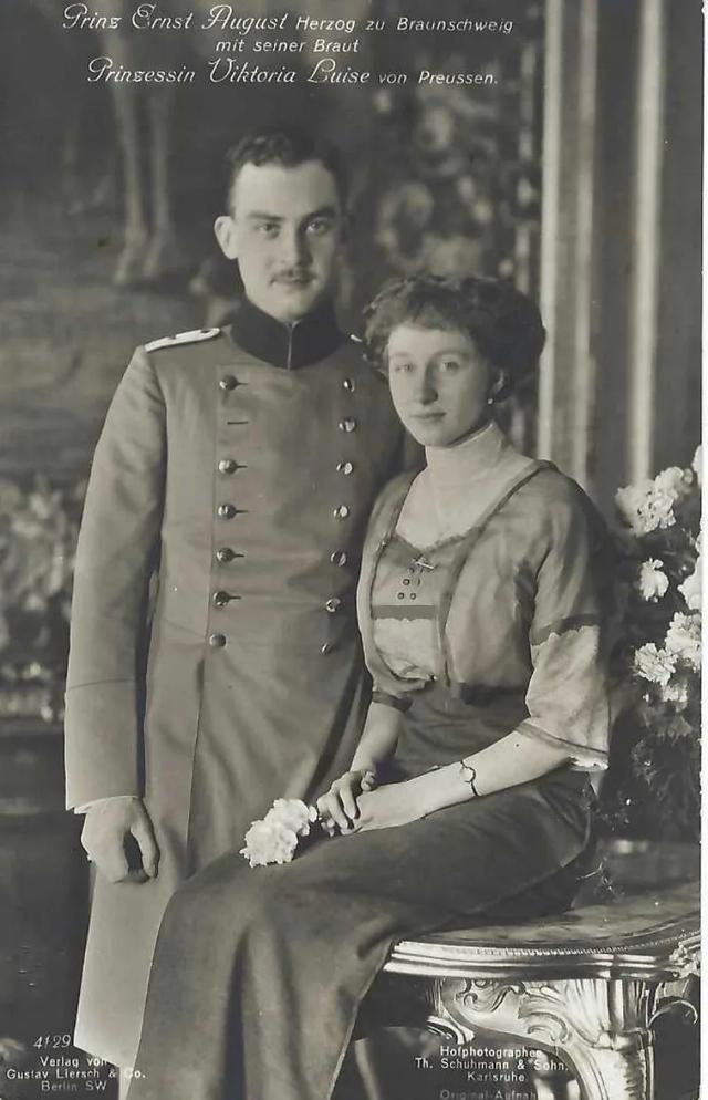 二战德国末代公主（恋上敌国王子战火中流亡）(3)