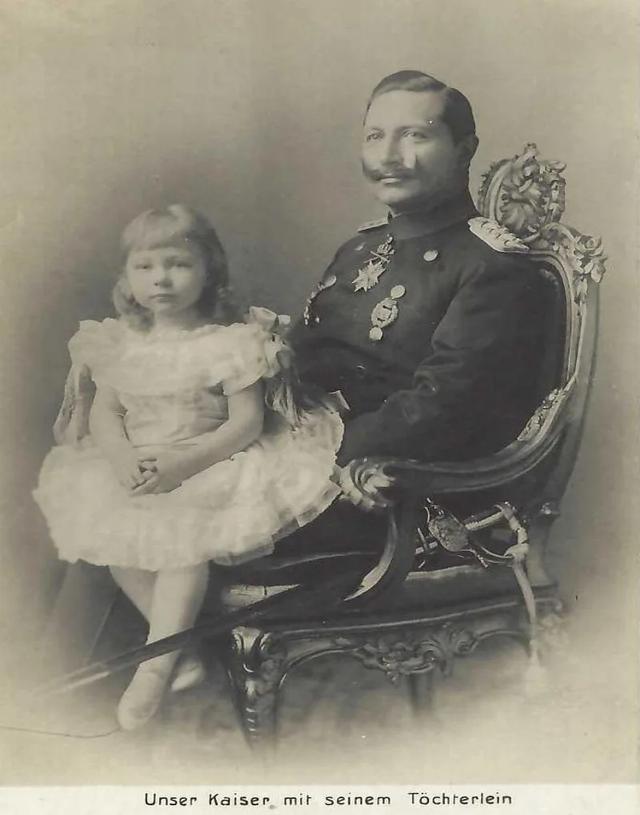 二战德国末代公主（恋上敌国王子战火中流亡）(2)