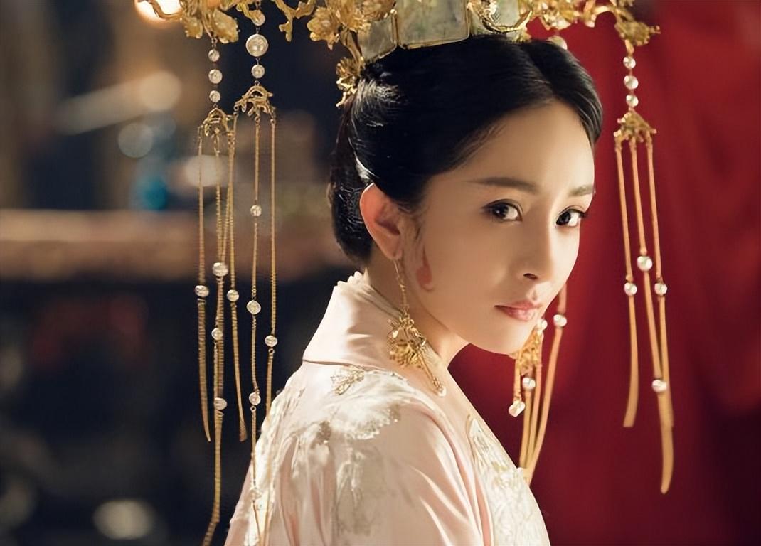 三个杨为什么是幂（杨幂名字的含义由来和故事）